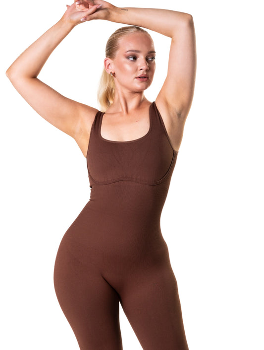 Mono acampanado con cuello cuadrado y espalda en U